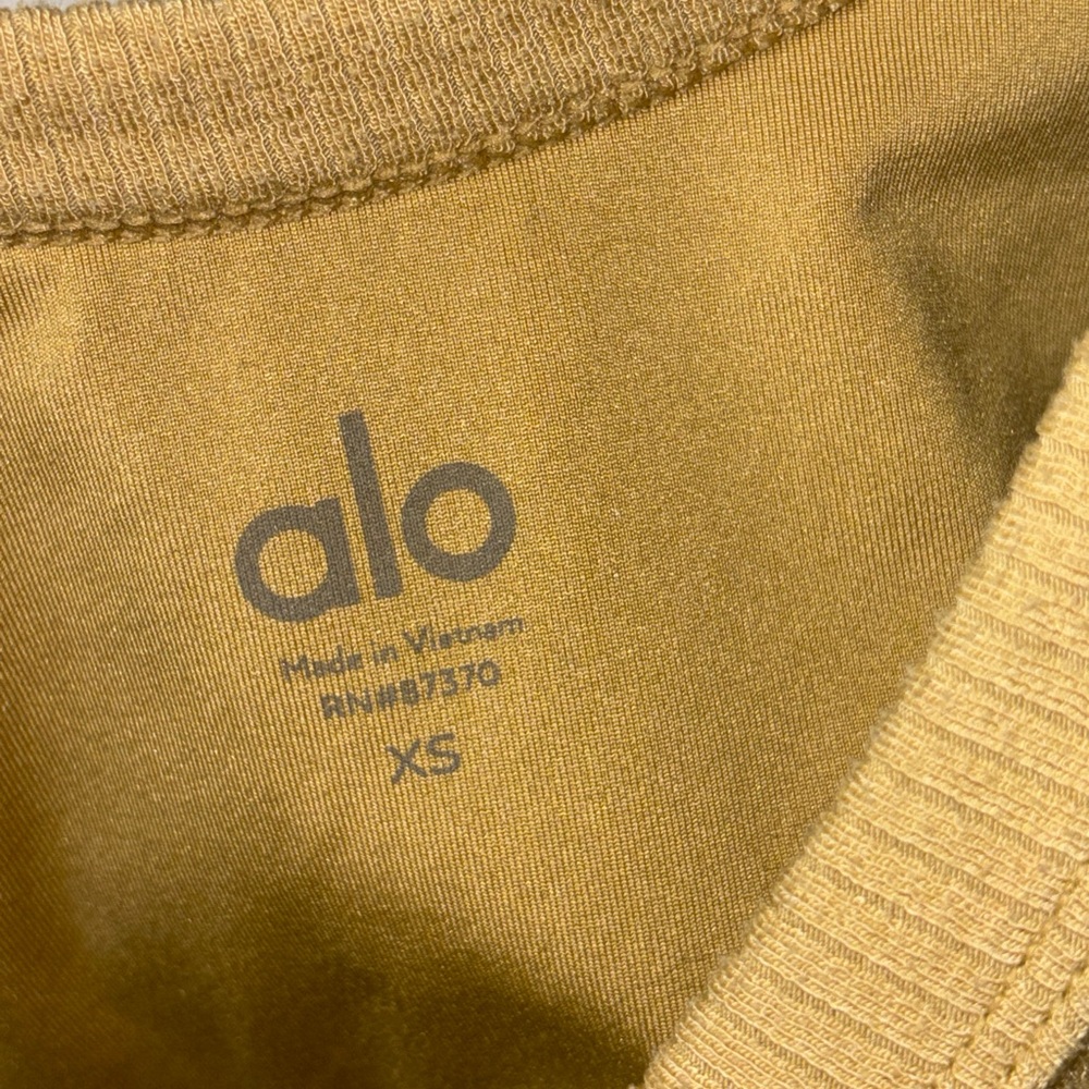 ALO Yoga Ribbed Honey Wellness Bra - Picture 3 of 8
